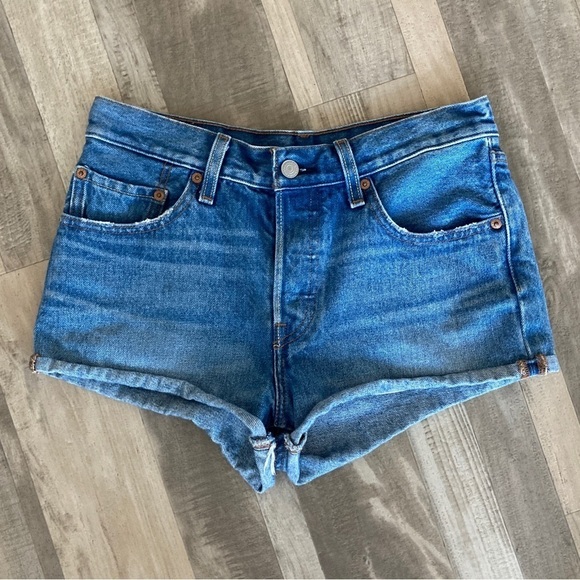 Levi’s 501 Button Fly Roll Cuff Jean Shorts Size 26 - Picture 3 of 10